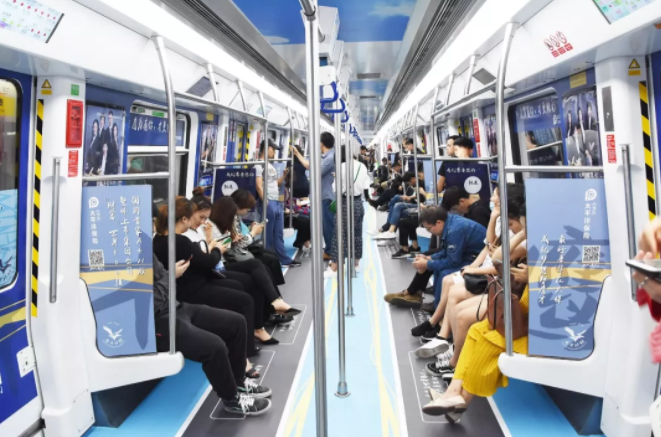 深圳地铁列车广告:一号线太平洋保险创意列车